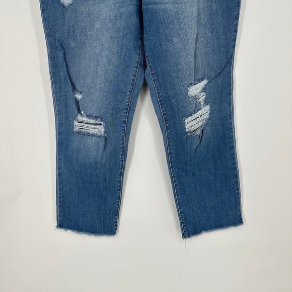 Ingrid and Isabel Straight Crop Distressed Over The Belly Maternity Jeans 10 - Picture 9 of 11